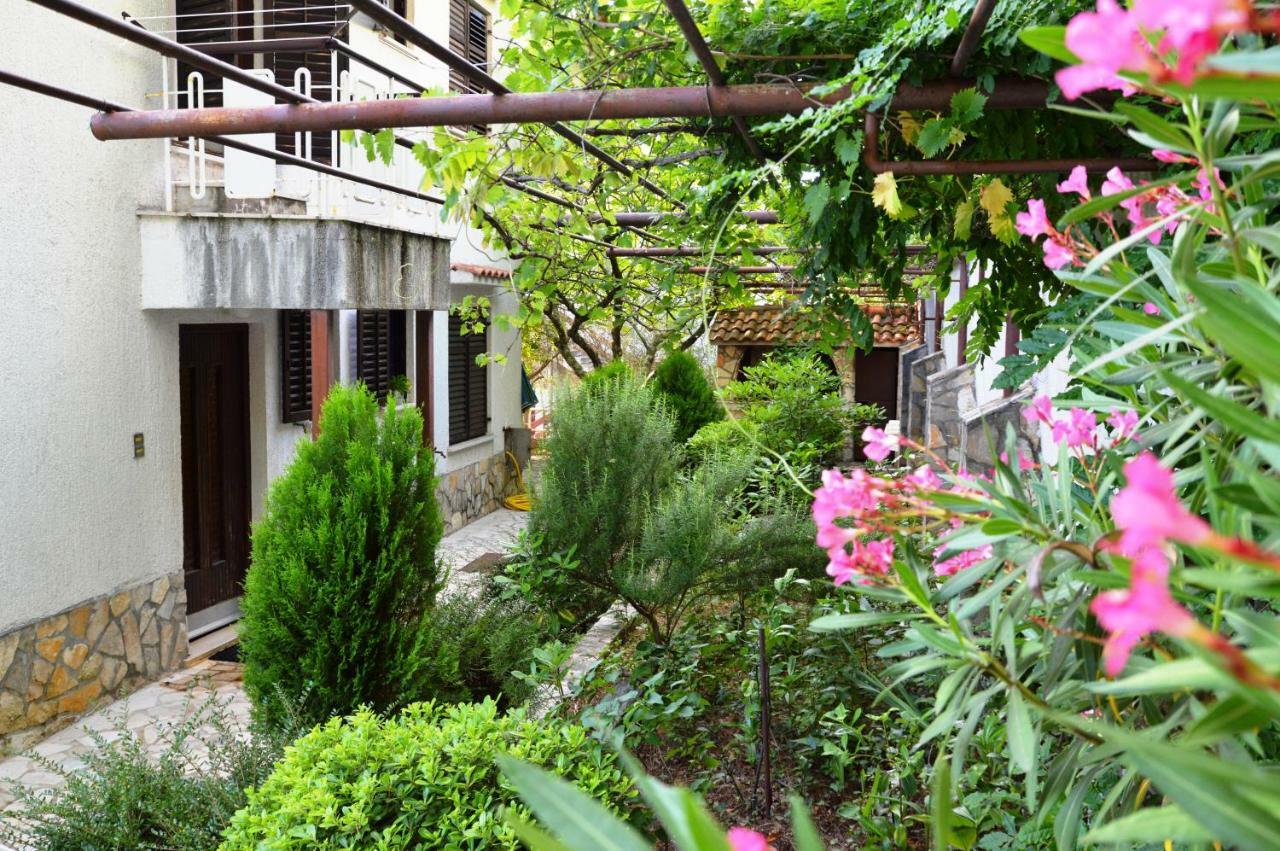 Apartments Martina Njivice Luaran gambar