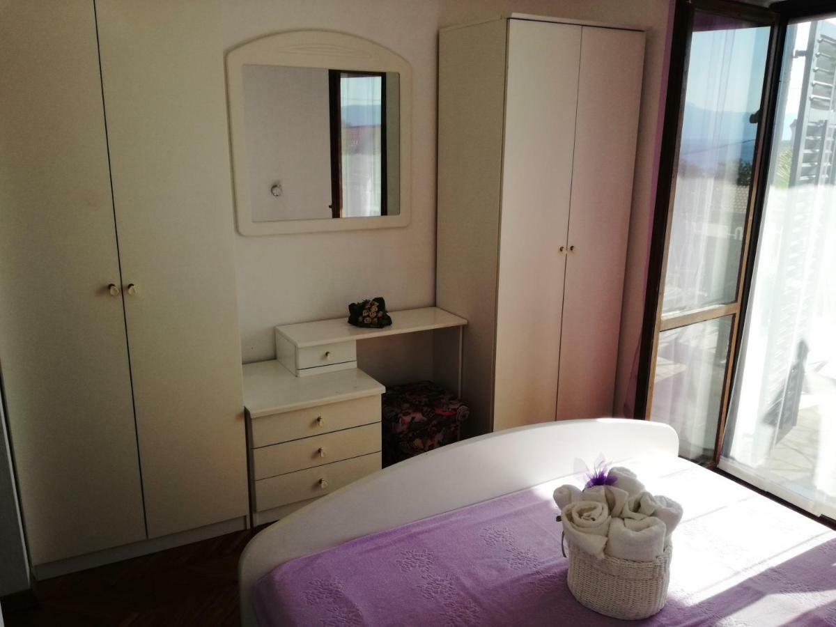 Apartments Martina Njivice Luaran gambar