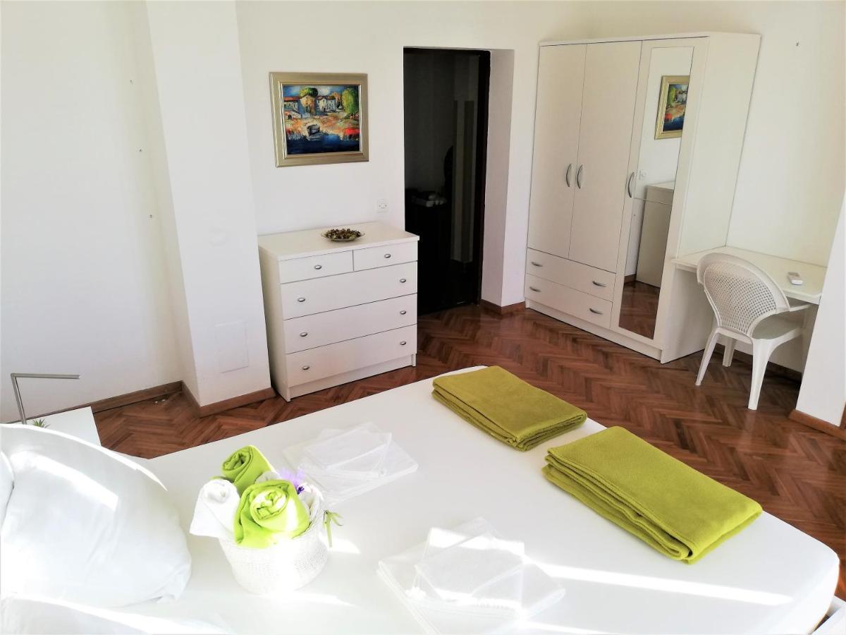 Apartments Martina Njivice Luaran gambar